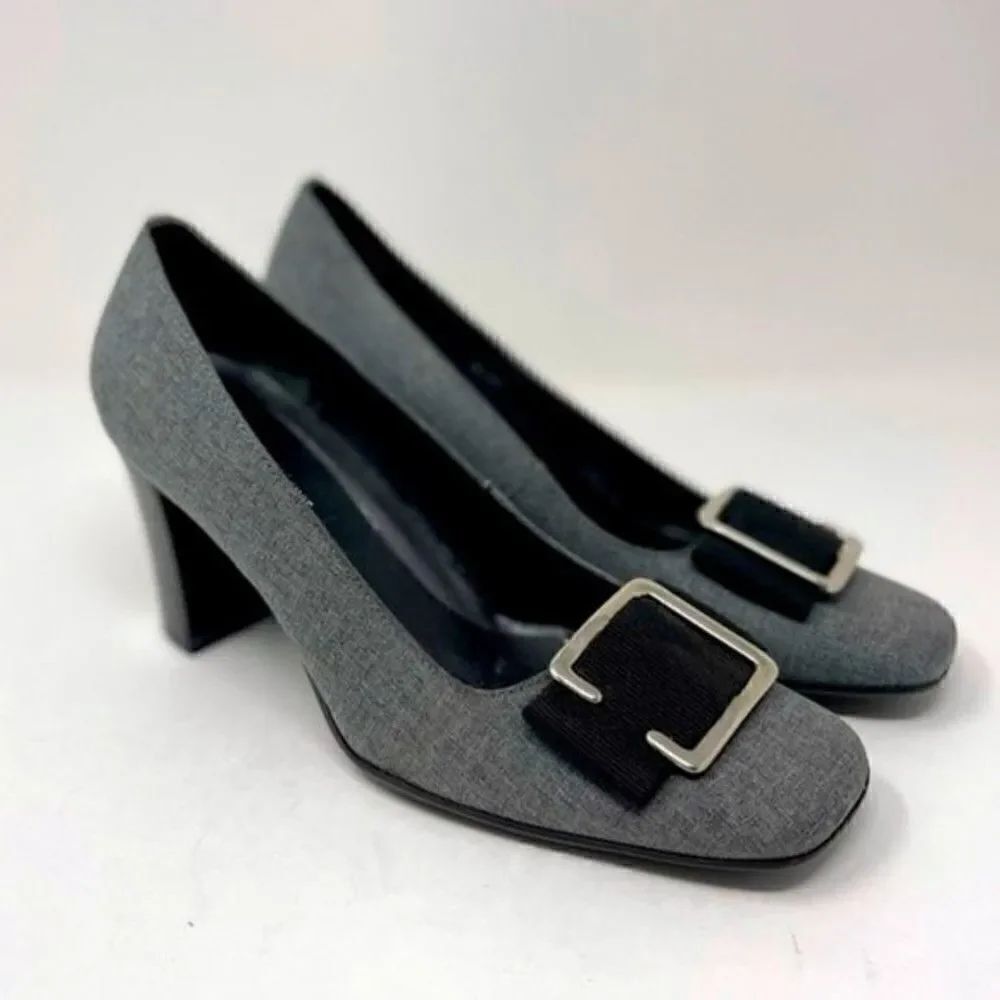 Etienne Aigner womans gray heels large buckle 7M BoxB